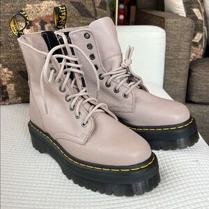 Dr Martens Jadon III vintage taupe platform boot 41 USL 9